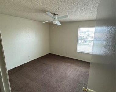 5837 Shadydell Drive - Photo Thumbnail 7