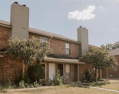 5837 Shadydell Drive - Photo Thumbnail 4