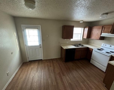 5837 Shadydell Drive - Photo Thumbnail 10
