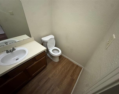 5837 Shadydell Drive - Photo Thumbnail 9