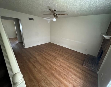 5837 Shadydell Drive - Photo Thumbnail 8