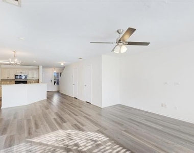 7405 Howling Coyote Lane - Photo Thumbnail 12
