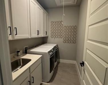 1520 Winchester Drive - Photo Thumbnail 27