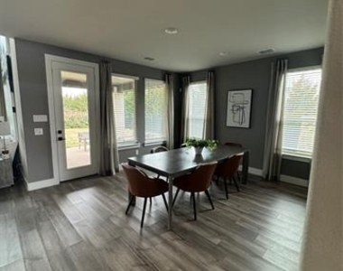 1520 Winchester Drive - Photo Thumbnail 15