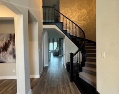 1520 Winchester Drive - Photo Thumbnail 7