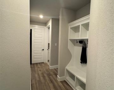 1520 Winchester Drive - Photo Thumbnail 24