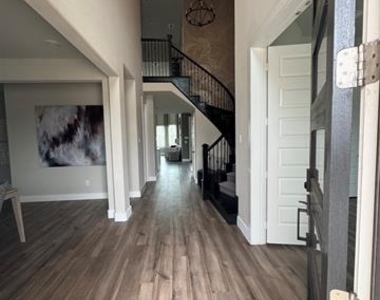 1520 Winchester Drive - Photo Thumbnail 5