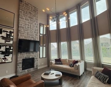 1520 Winchester Drive - Photo Thumbnail 17