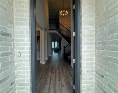 1520 Winchester Drive - Photo Thumbnail 6