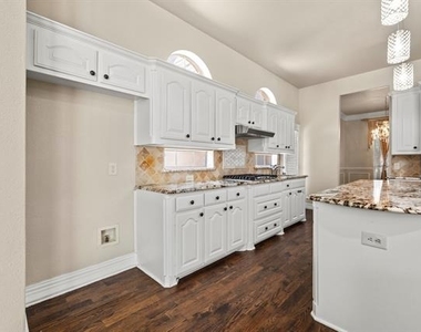 2308 Megan Way - Photo Thumbnail 8