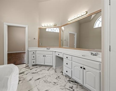 2308 Megan Way - Photo Thumbnail 17