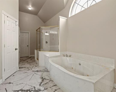 2308 Megan Way - Photo Thumbnail 19