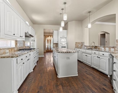 2308 Megan Way - Photo Thumbnail 9