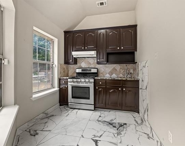 2308 Megan Way - Photo Thumbnail 15
