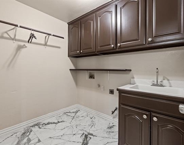 2308 Megan Way - Photo Thumbnail 11
