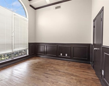 2308 Megan Way - Photo Thumbnail 4