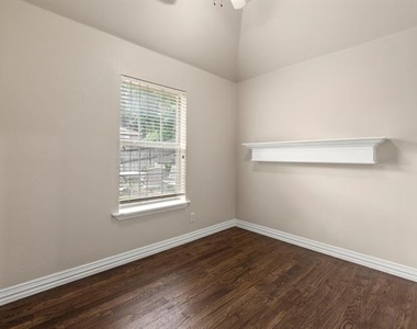 2308 Megan Way - Photo Thumbnail 14