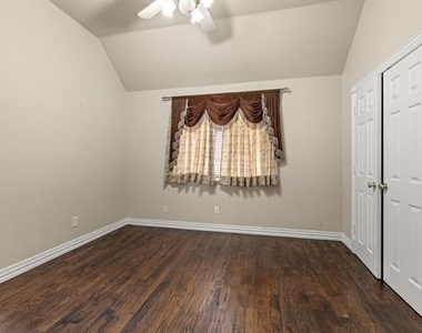 2308 Megan Way - Photo Thumbnail 13
