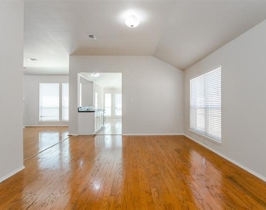 1017 Caleb Street - Photo Thumbnail 10