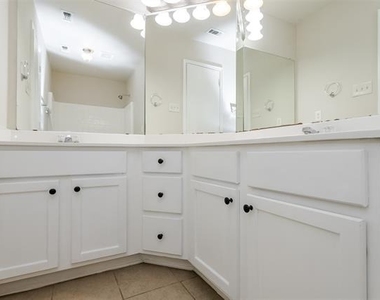 1017 Caleb Street - Photo Thumbnail 13