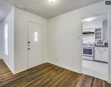 4009 Acacia Street - Photo Thumbnail 12
