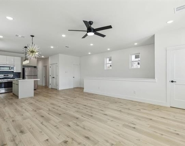 521 N Denley Drive - Photo Thumbnail 5