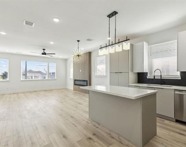 521 N Denley Drive - Photo Thumbnail 8