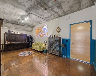 1999 Mckinney Avenue - Photo Thumbnail 1