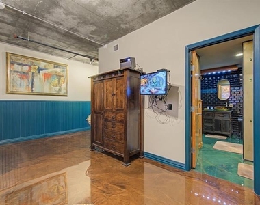 1999 Mckinney Avenue - Photo Thumbnail 2