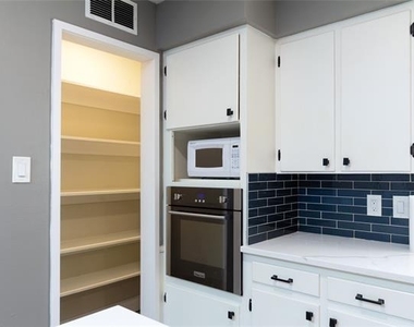 3217 Cedarcroft Lane - Photo Thumbnail 6