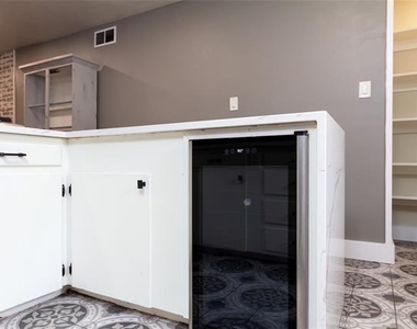 3217 Cedarcroft Lane - Photo Thumbnail 9