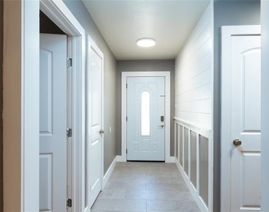 3217 Cedarcroft Lane - Photo Thumbnail 2