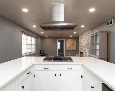 3217 Cedarcroft Lane - Photo Thumbnail 8