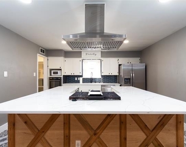 3217 Cedarcroft Lane - Photo Thumbnail 5