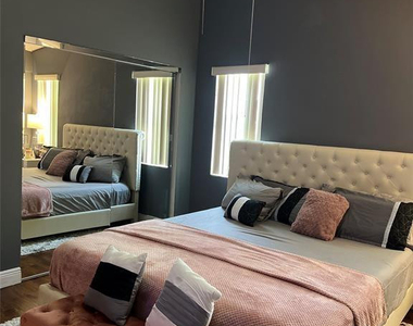 8121 Southgate Boulevard - Photo Thumbnail 6
