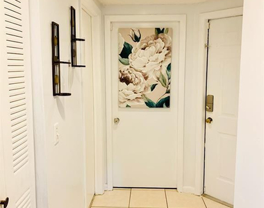 8121 Southgate Boulevard - Photo Thumbnail 3