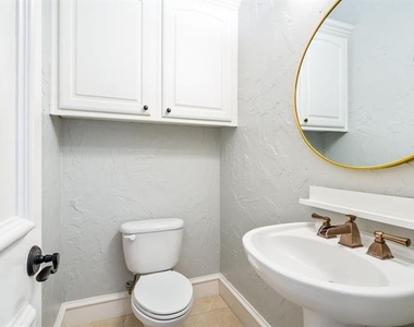 554 Rockingham Drive - Photo Thumbnail 11