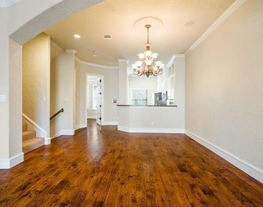 554 Rockingham Drive - Photo Thumbnail 9