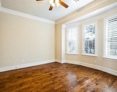 554 Rockingham Drive - Photo Thumbnail 12