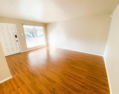 12888 Montfort Drive - Photo Thumbnail 4