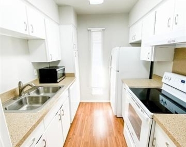 12888 Montfort Drive - Photo Thumbnail 6