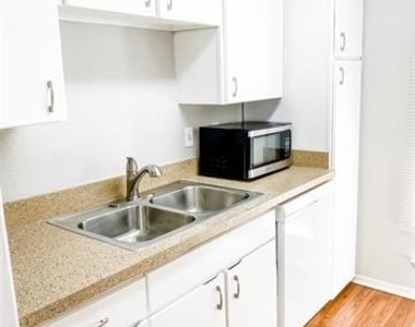 12888 Montfort Drive - Photo Thumbnail 9
