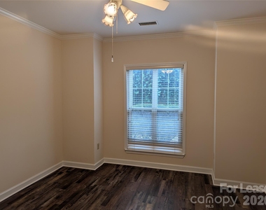 108 Pier 33 Drive - Photo Thumbnail 2