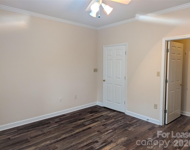 108 Pier 33 Drive - Photo Thumbnail 6