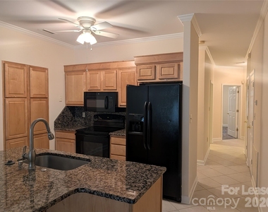 108 Pier 33 Drive - Photo Thumbnail 9