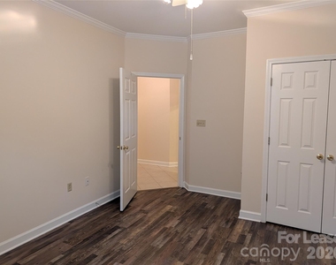 108 Pier 33 Drive - Photo Thumbnail 3