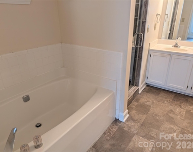 108 Pier 33 Drive - Photo Thumbnail 16