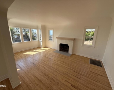 2371 Foster Avenue - Photo Thumbnail 4