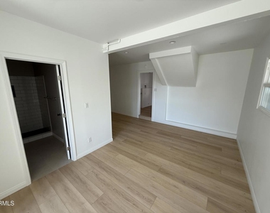 2371 Foster Avenue - Photo Thumbnail 17