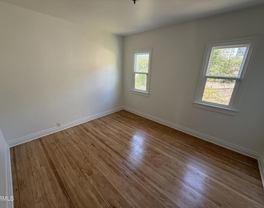 2371 Foster Avenue - Photo Thumbnail 10